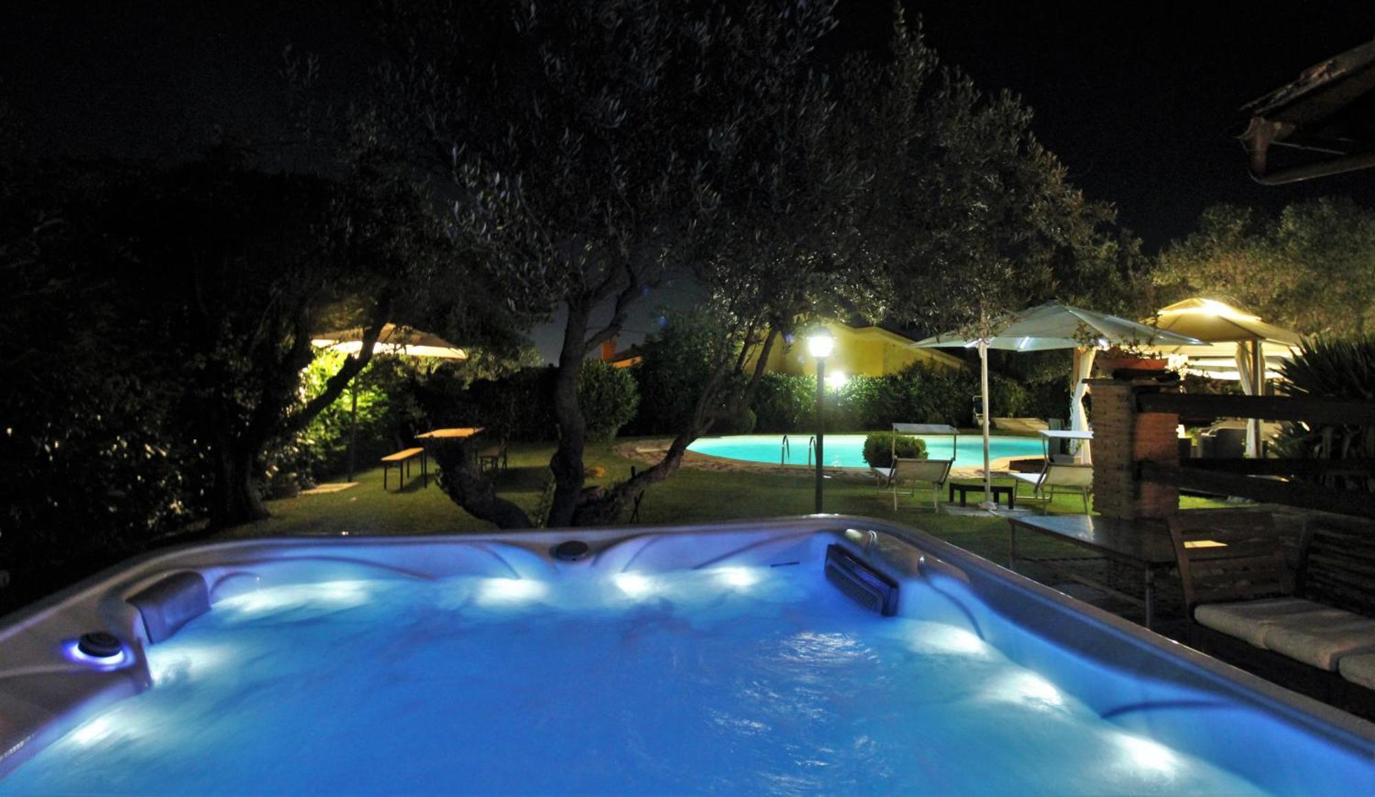 Villa Di Lago Albano - Castel Gandolfo 阿尔巴诺拉齐亚莱 外观 照片